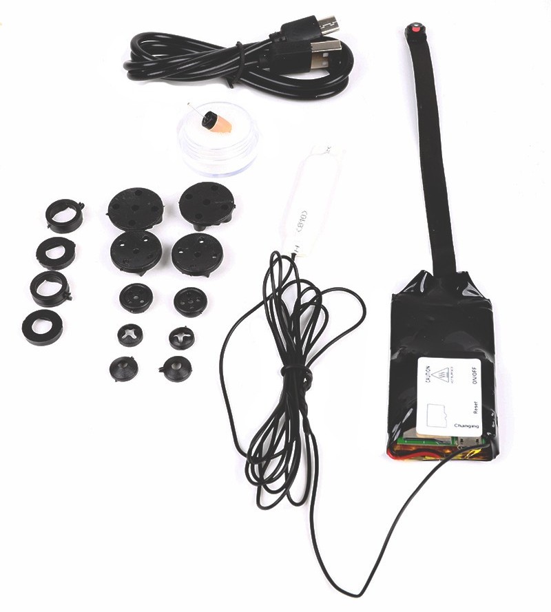 pinhole kamera gombikova so spy slúchadlom na skúšky text