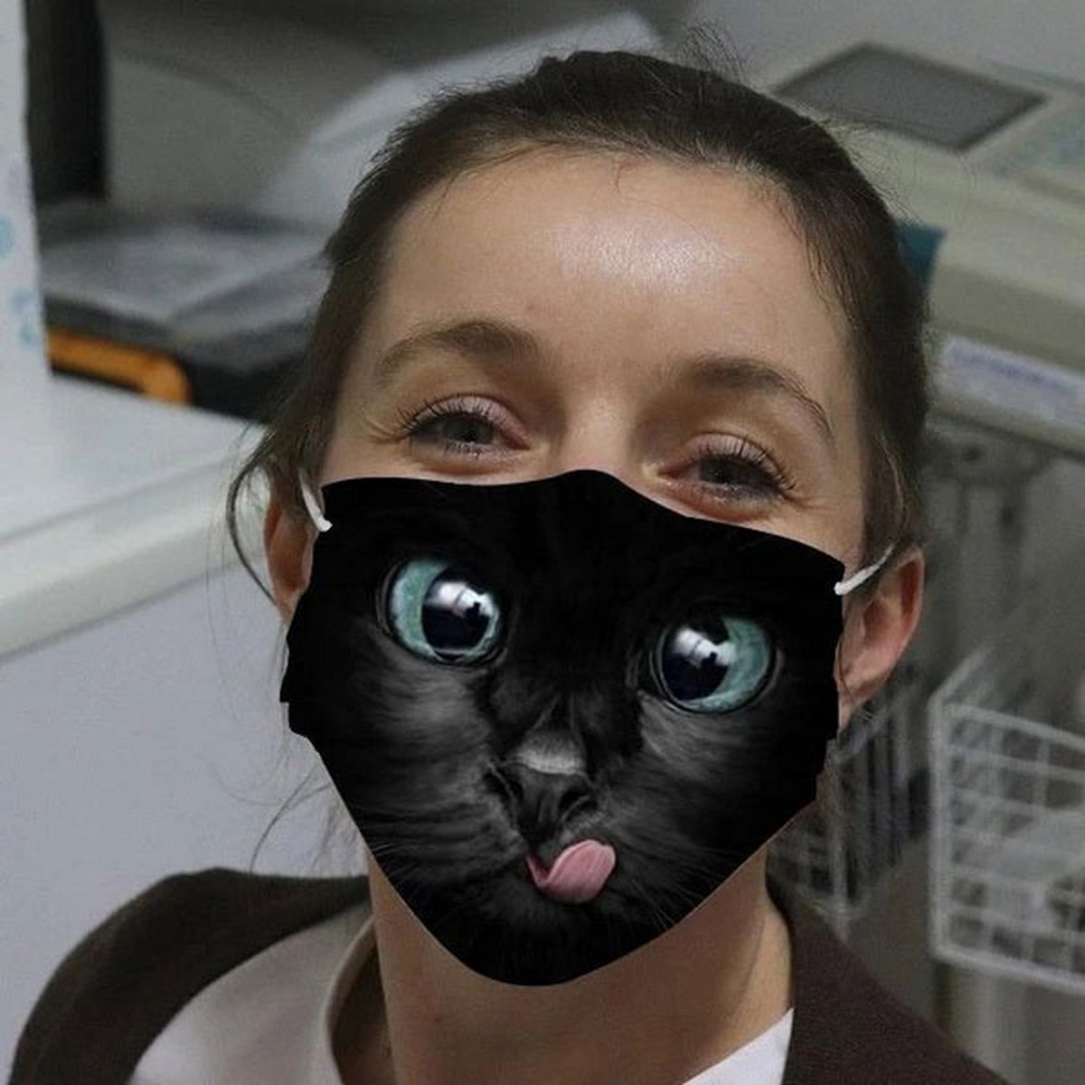 mačka rúško na tvár čierne