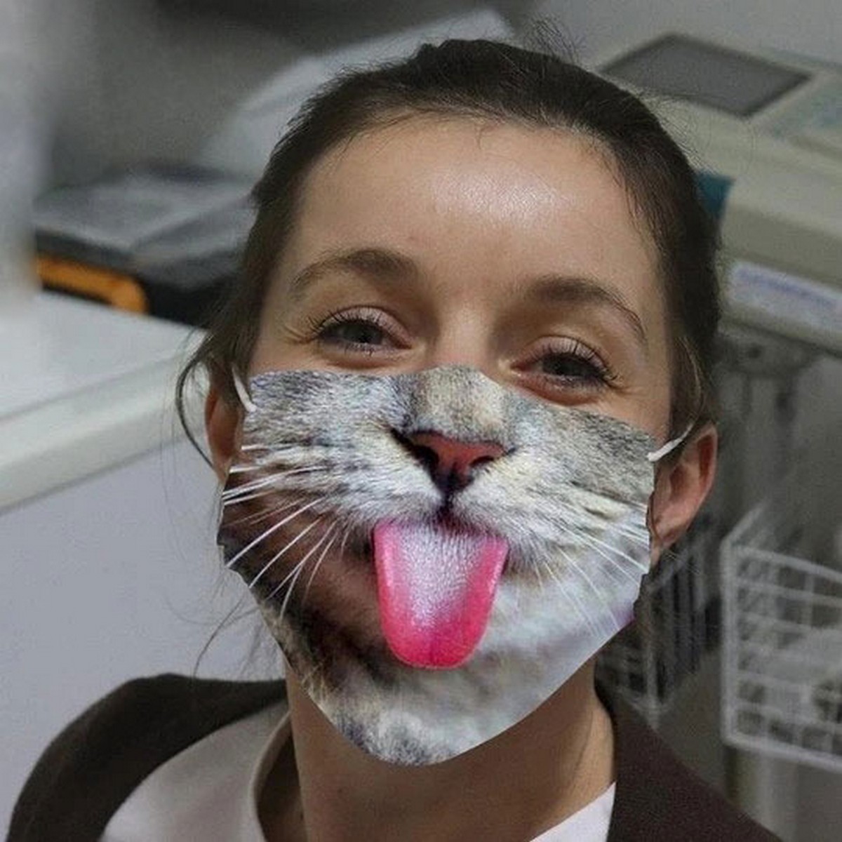 rúško mačiatko na tvár s jazýčkom