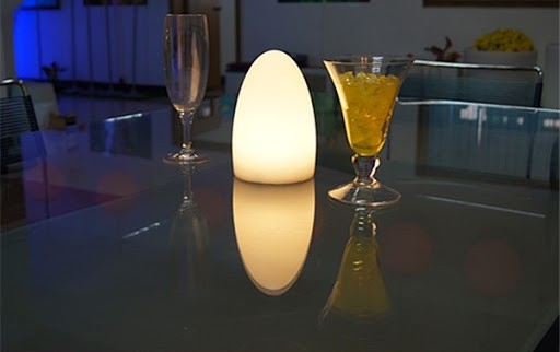 štýlové svetlo na stôl - vajíčko