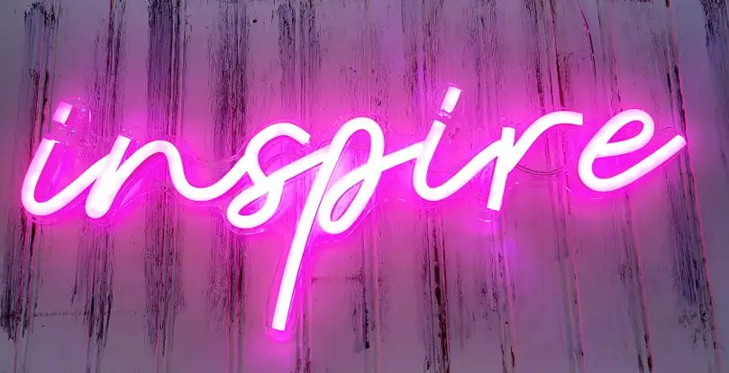 INSPIRE - svietiaci LED napis na stenu neonovy visiaci