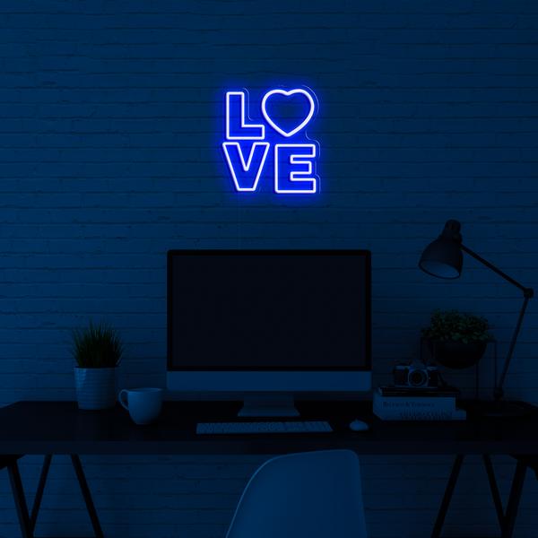 Neónový LED nápis na stenu - 3D logo LOVE - s rozmermi 50 cm