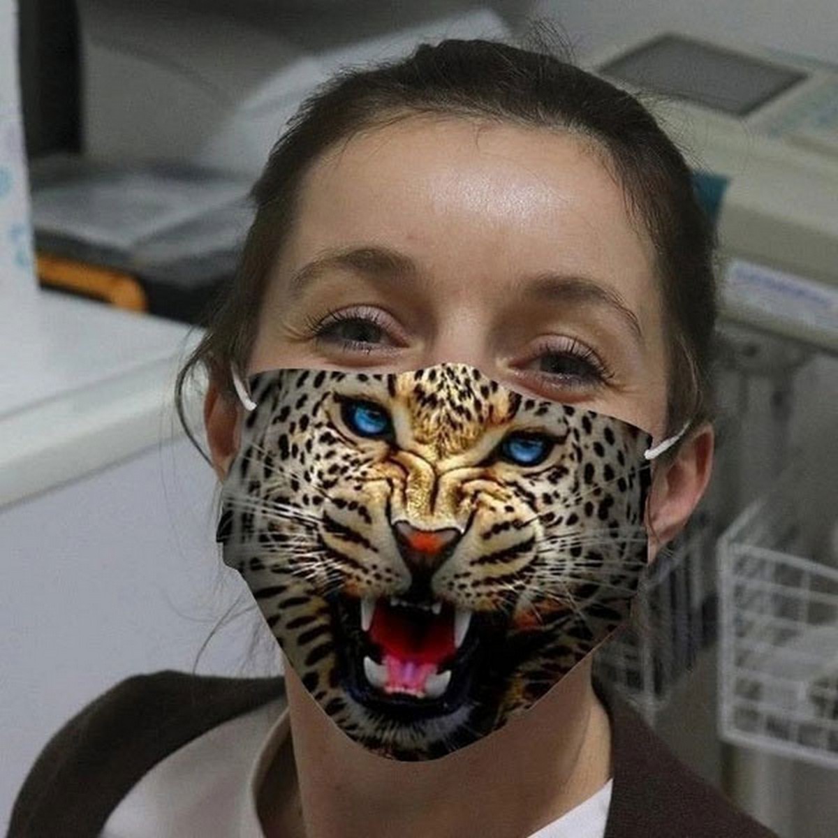 leopard maska na tvár