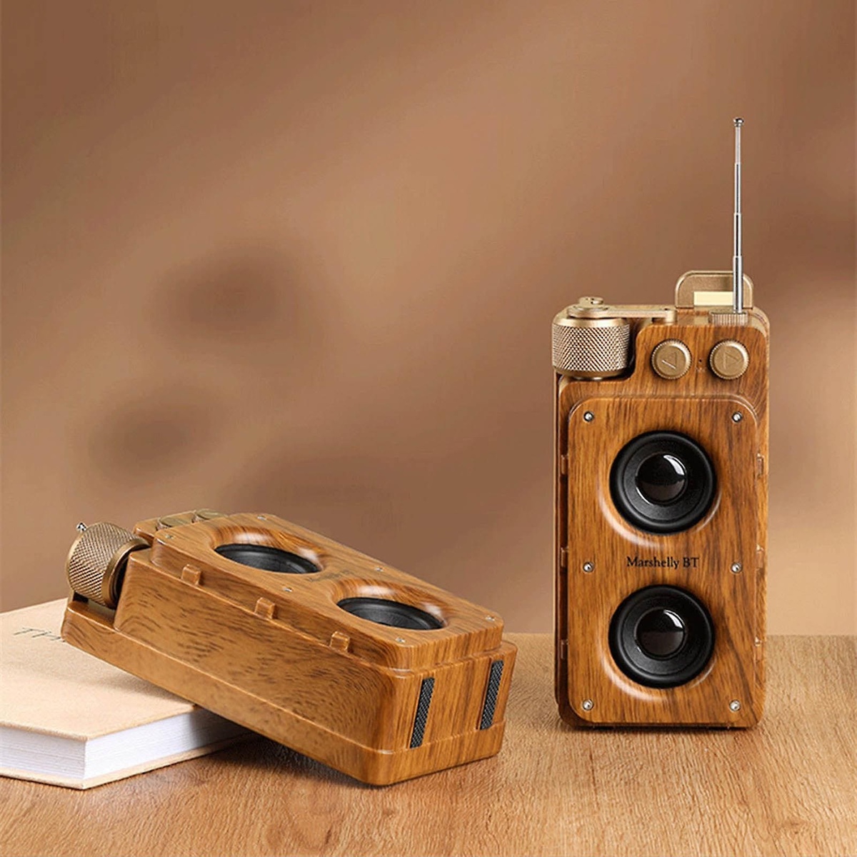 male prenosne retro vintage radio drevene
