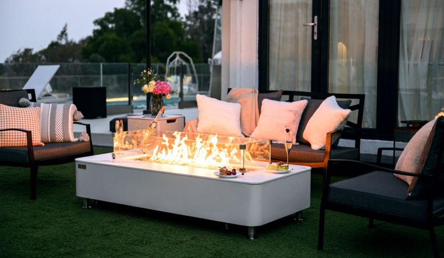Konferenčný stolík s integrovaným ohnisko na plyn luxusny